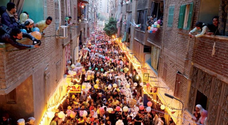 173-131204-ramadan-iftar-almataria-egypt-2 عادات تجمع القلوب.. «مسعد» يكشف في حواره مع «إيجي ترند ميكس» كواليس أكبر إفطار جماعي بالمطرية