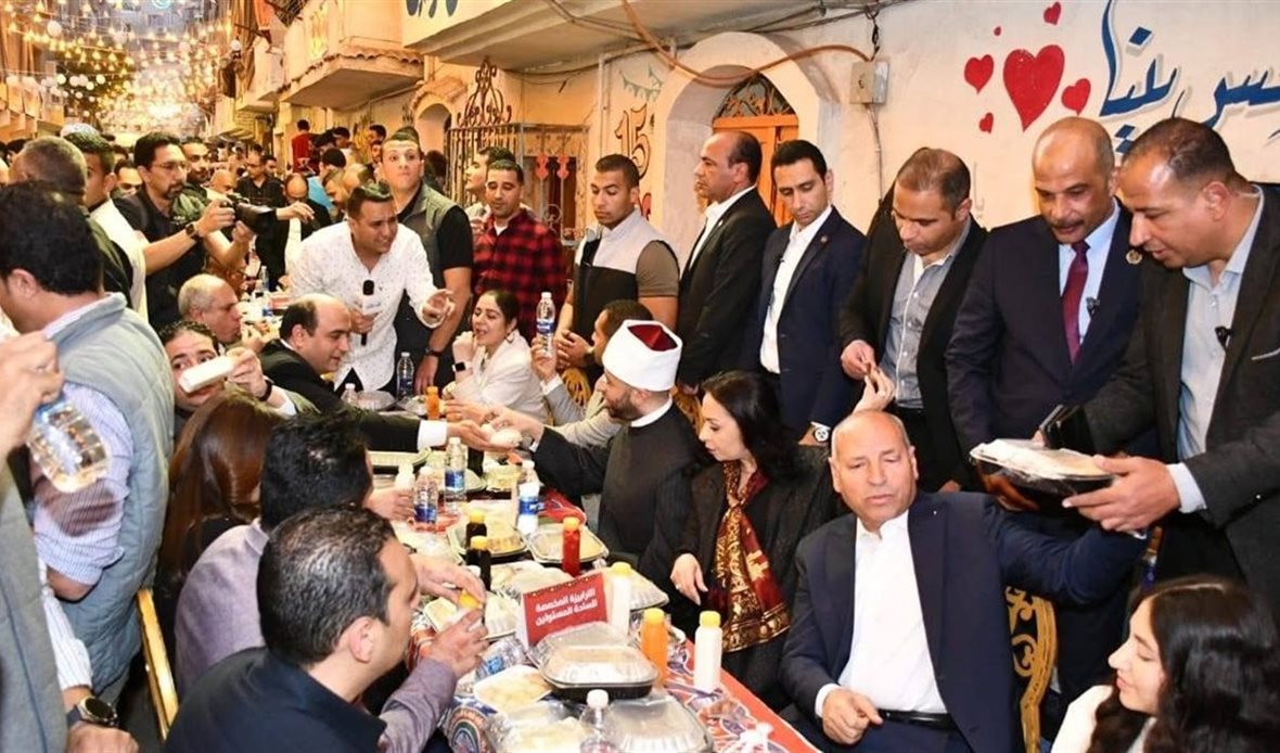 276 إفطار المطرية.. ملحمة تكافل اجتماعي تجمع الآلاف في أجواء رمضانية مميزة