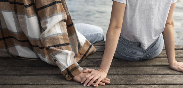 couple-spending-time-together-outdoors المساكنة قبل الزواج.. حرية أم تهديد لاستقرار المجتمع؟